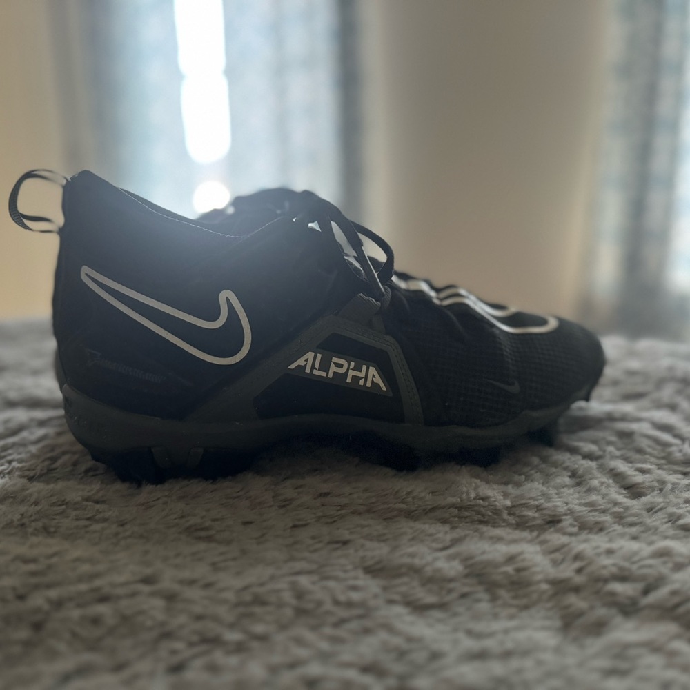 Boys 6.5 Nike football cleats; worn for two weeks.